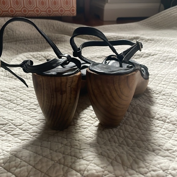 VIALIS blck heeled sandal handmade in Spain - Picture 4 of 7